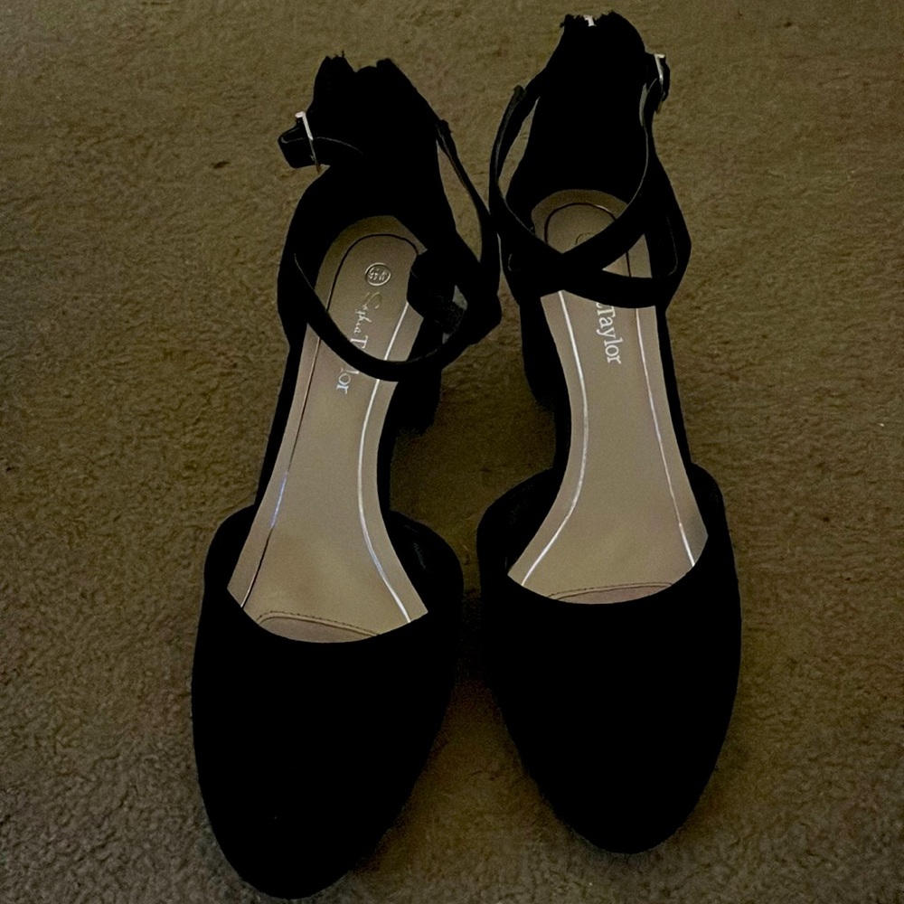 Sophia Taylor - Black Heels